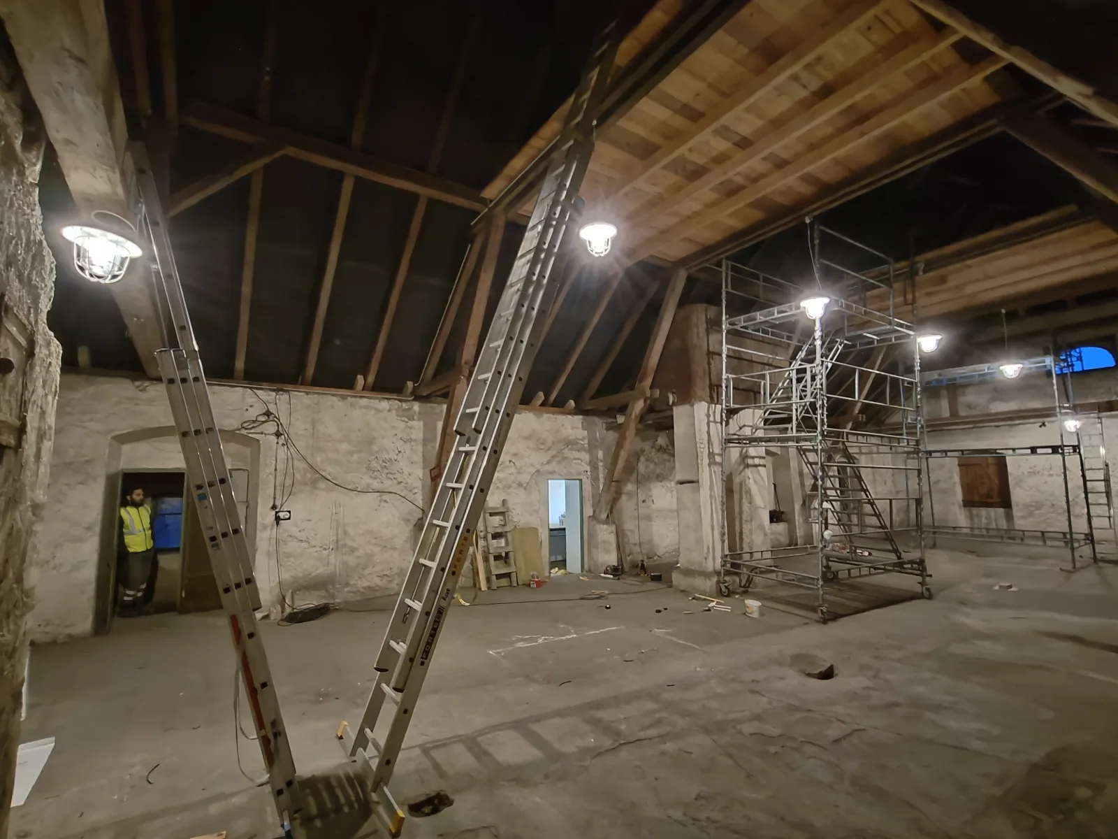 Interiér varny po výměně krovu. Fotografie majitelů pivovaru.
